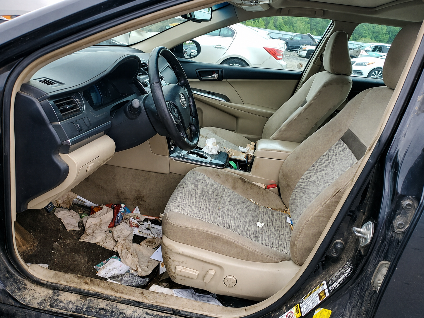 Închirieri auto fără depozit – mașină returnată cu interior murdar